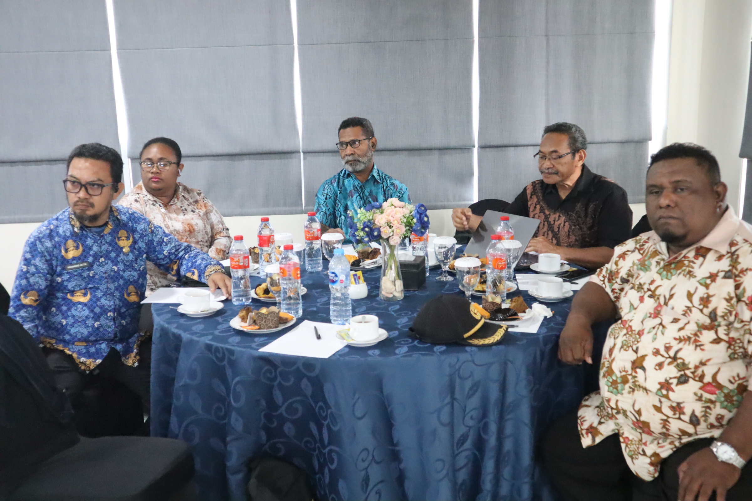 Suasana peserta saat mengikuti rangkaian kegiatan FGD 1 Multipol Papua Barat Daya yang melibatkan berbagai pemangku kepentingan.