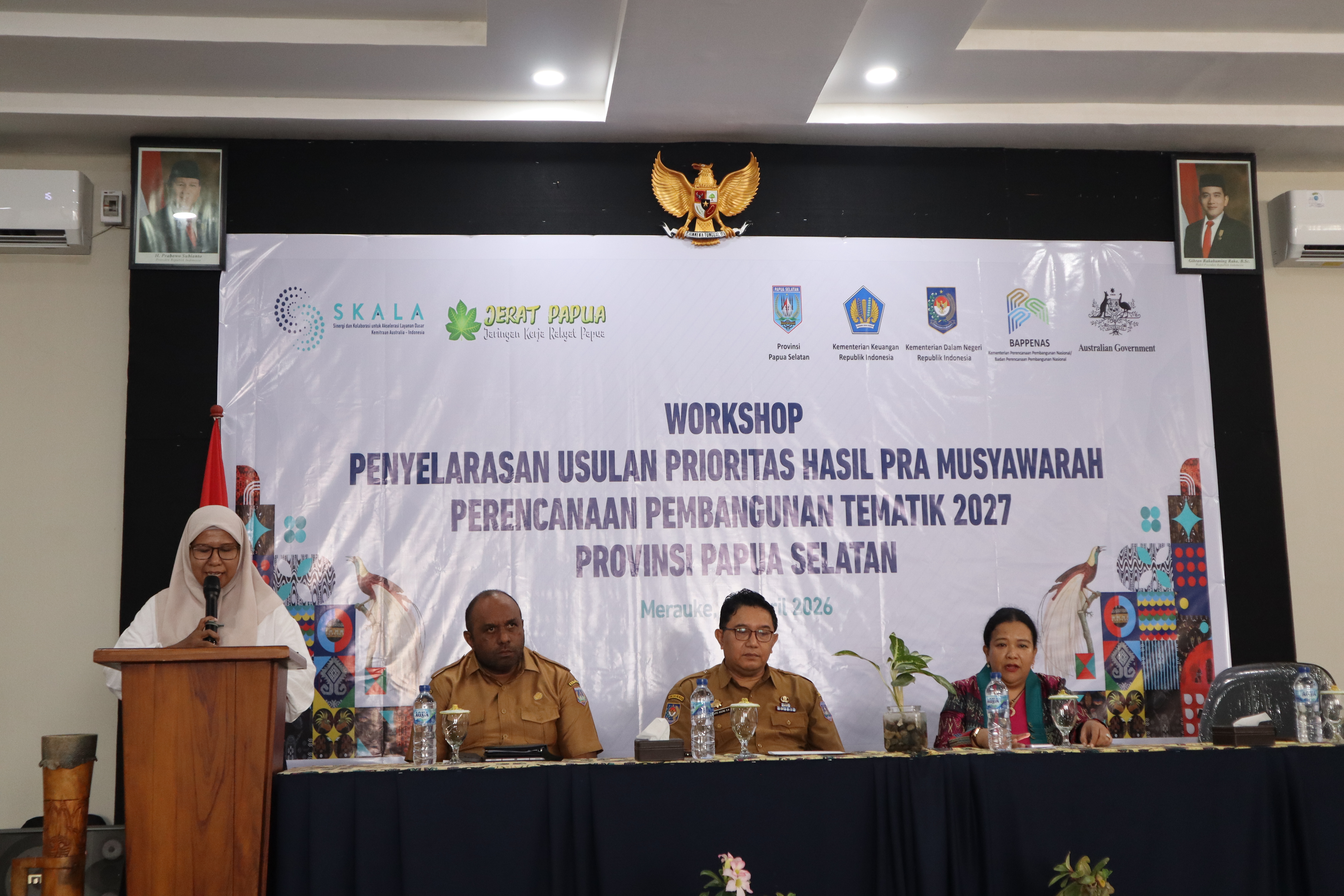 sambutan dari JERAT Papua yang diwakili oleh Ibu Asmirah selaku Kepala Departemen Pendidikan dan Penguatan Masyarakat Adat.