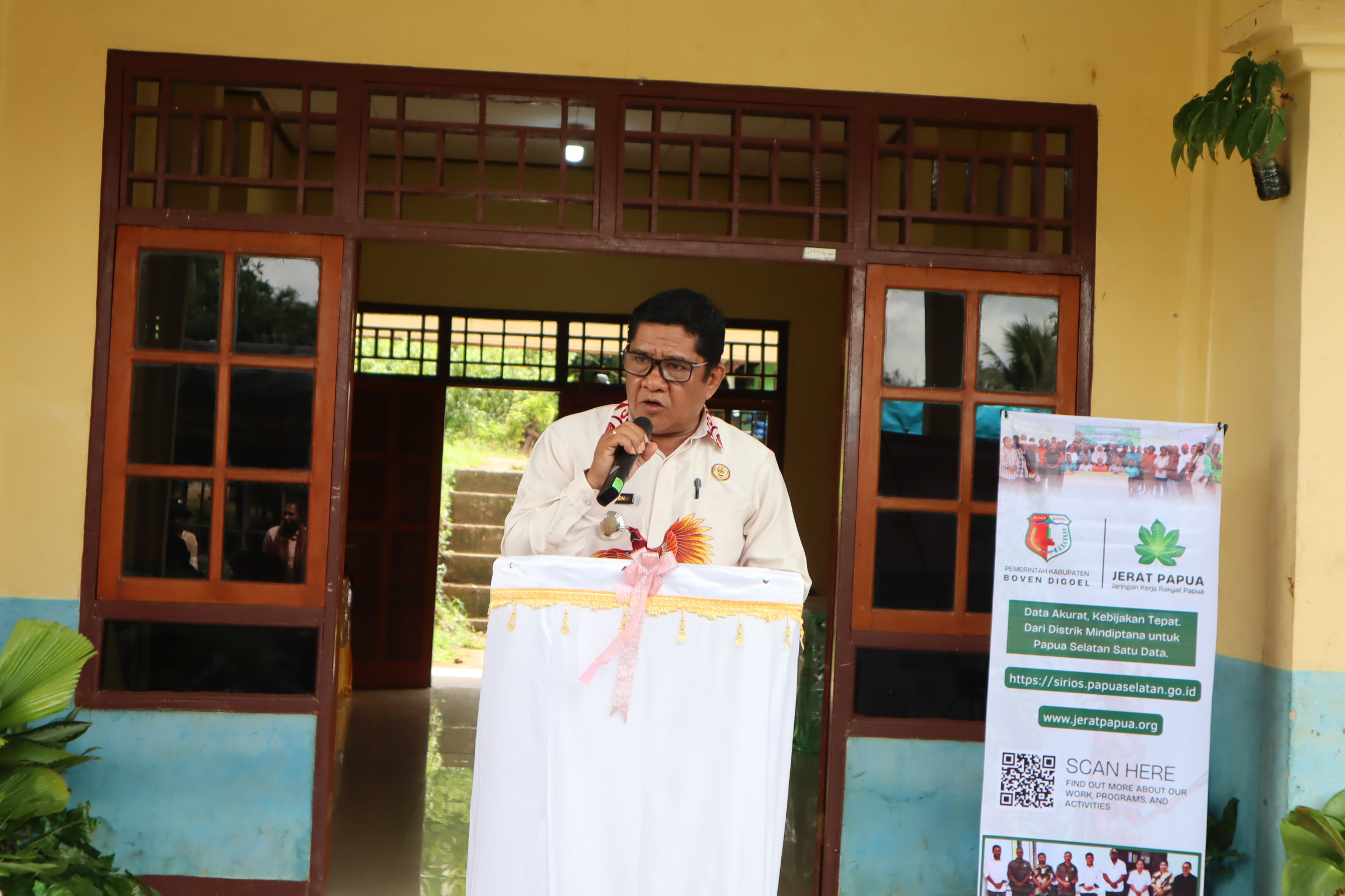 Sambutan Kepala Distrik Mindiptana, Bapak Marthen Rumpang, dalam kegiatan Peluncuran Distrik Mindiptana Satu Data SIRIOS di Papua Selatan.