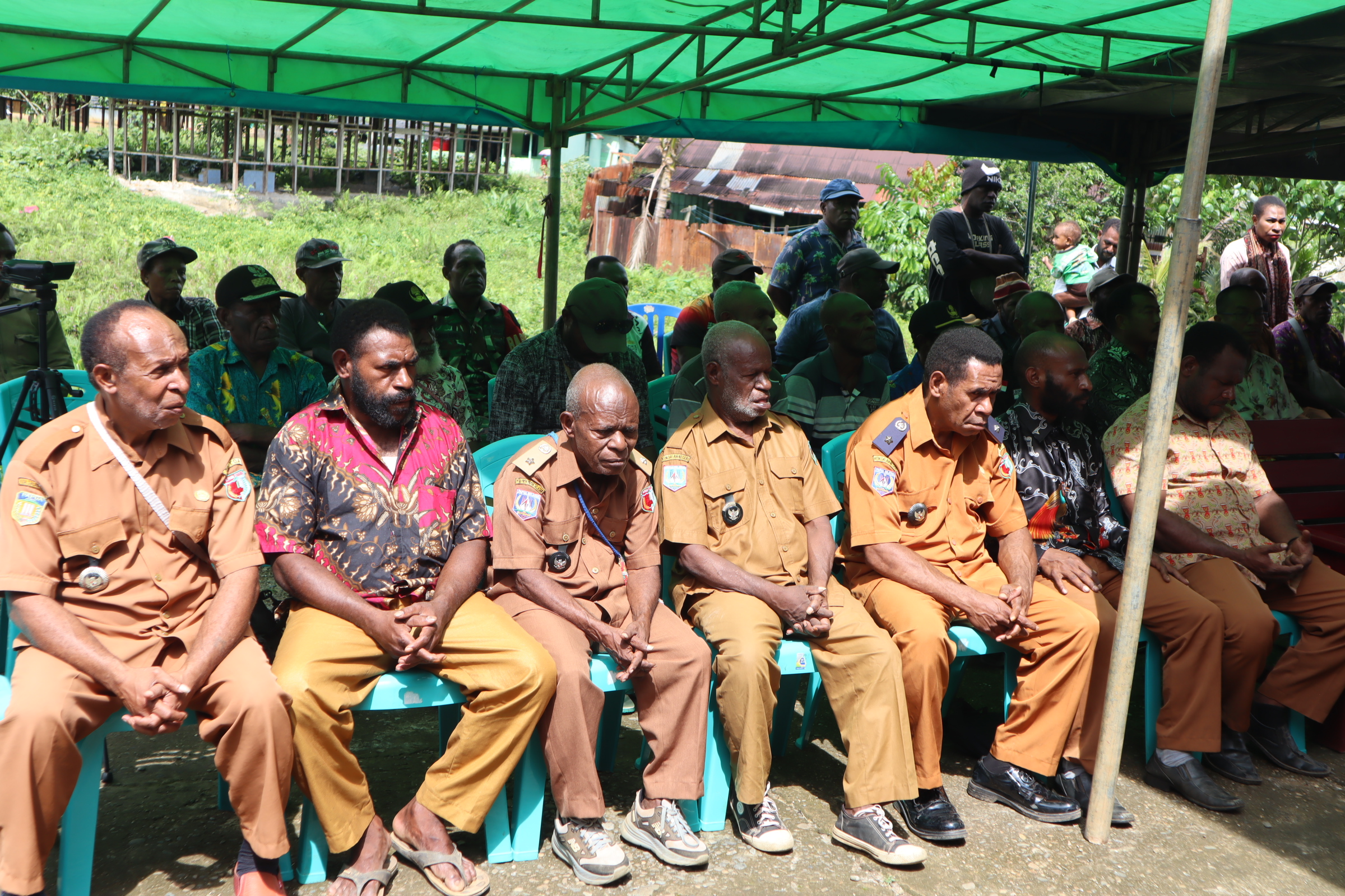 Para kepala kampung se-Distrik Mindiptana dalam kegiatan Peluncuran Distrik Mindiptana Satu Data SIRIOS di Papua Selatan.