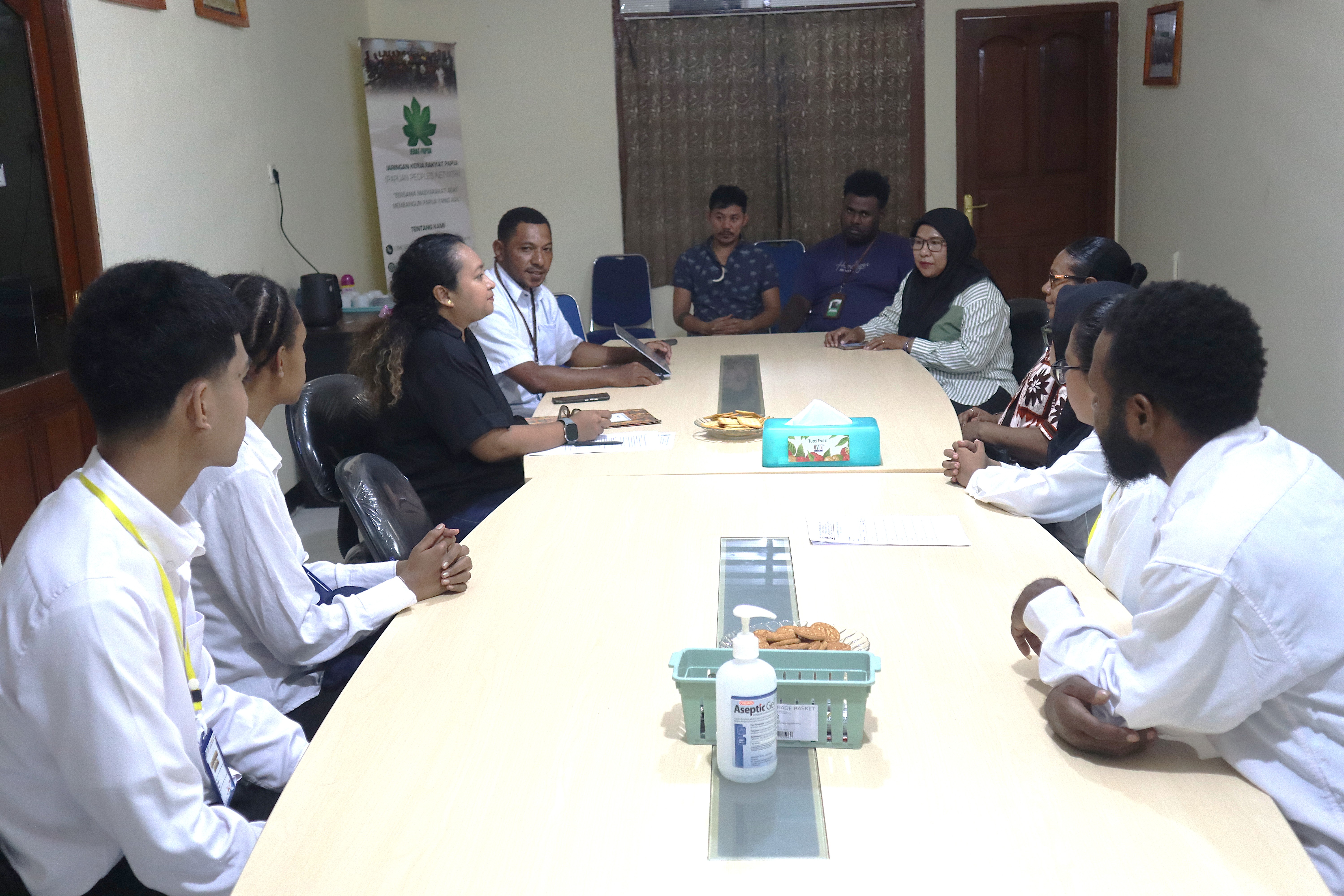 Suasana proses penerimaan mahasiswa magang di JERAT Papua yang berlangsung hangat dan penuh semangat sebagai awal pelaksanaan program magang.