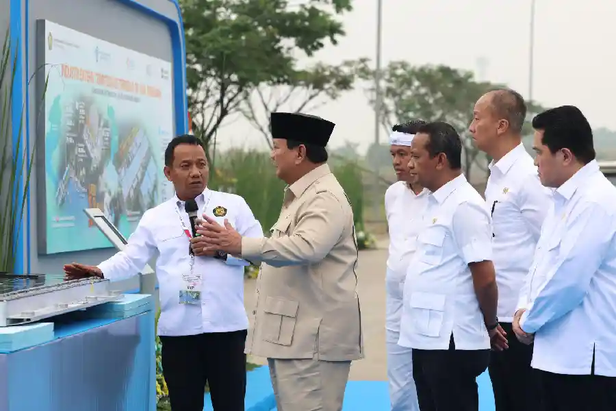 Presiden RI Prabowo Subianto saat menghadiri groundbreaking ekosistem industri baterai kendaraan listrik, di Karawang, Jawa Barat Presiden RI Prabowo Subianto saat menghadiri groundbreaking ekosistem industri baterai kendaraan listrik, di Karawang, Jawa Barat
