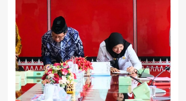 Eva Dwiana Hadiri Penyaluran Donasi Paket Sembako dan Alat Sanitasi serta Penandatanganan MoU dengan UIN RIL