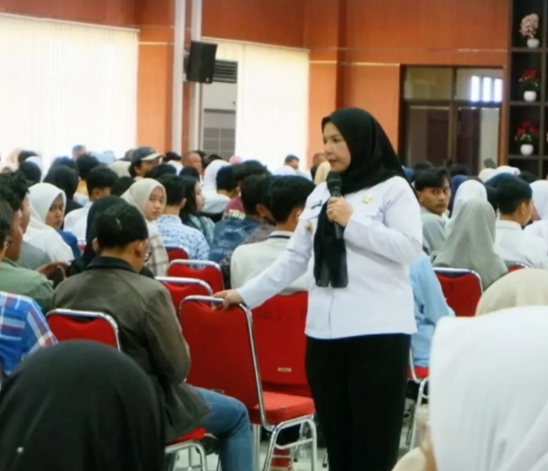 Wali Kota Eva Berikan Bantuan Pendidikan untuk SMA/SMK dan Perguruan Tinggi Se-Bandar Lampung-