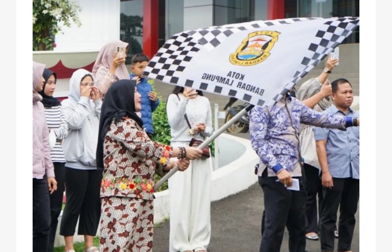 Eva Dwiana Lepas Peserta Wisata Rohani 2025