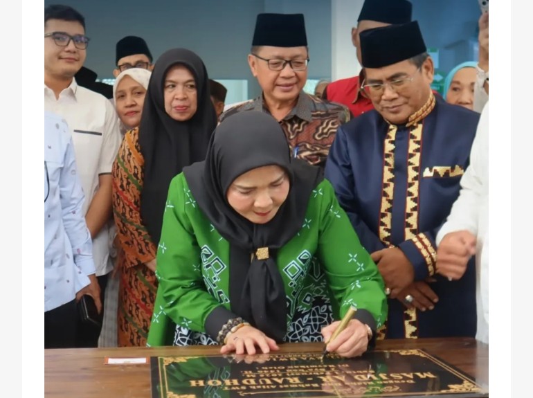 Wali Kota Eva Resmikan Masjid Ar-Raudhoh
