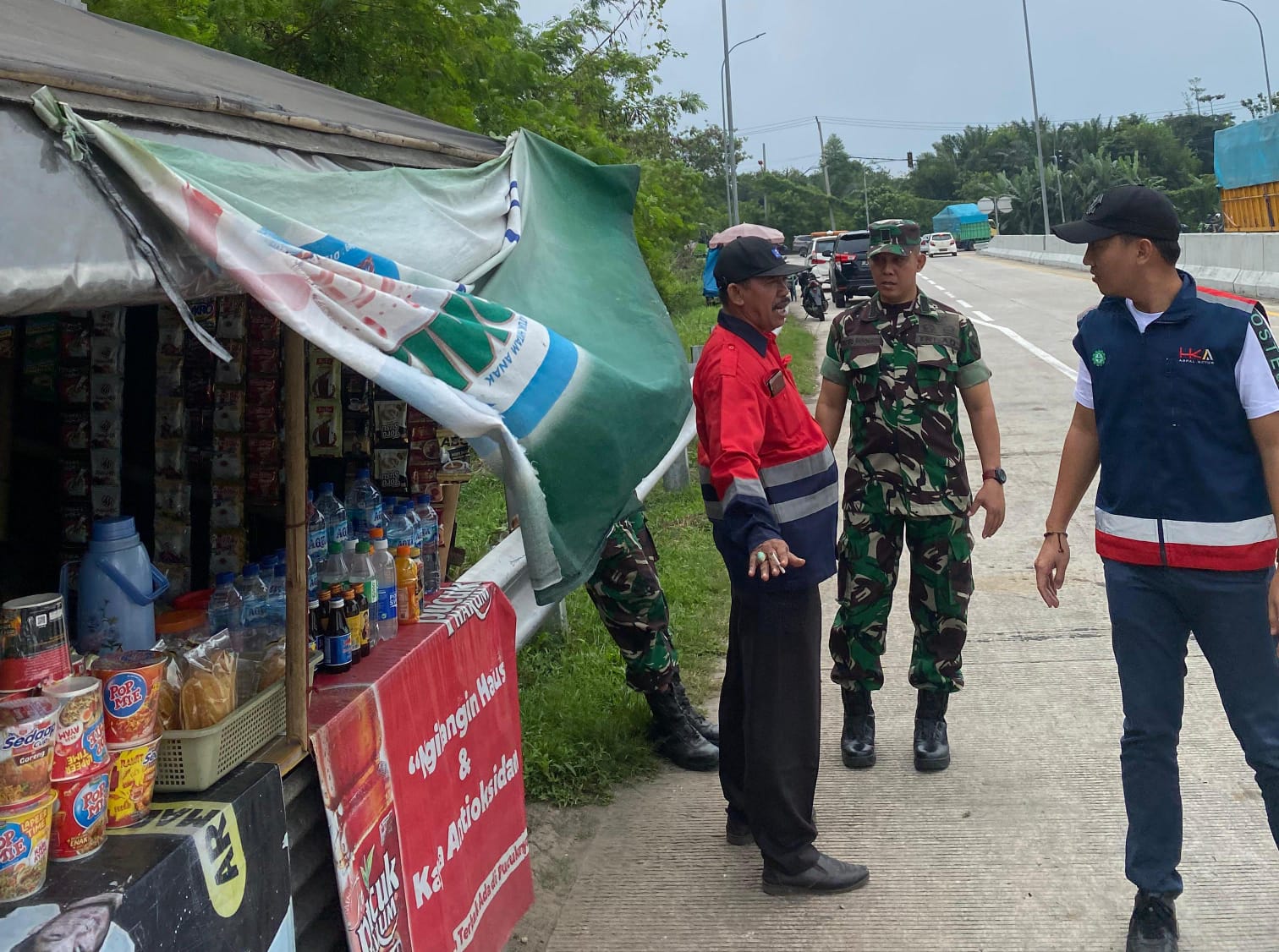 Pengelola Tol Bakter Sterilkan PKL di Area Gerbang Tol Lewat Sosialisasi dan Edukasi