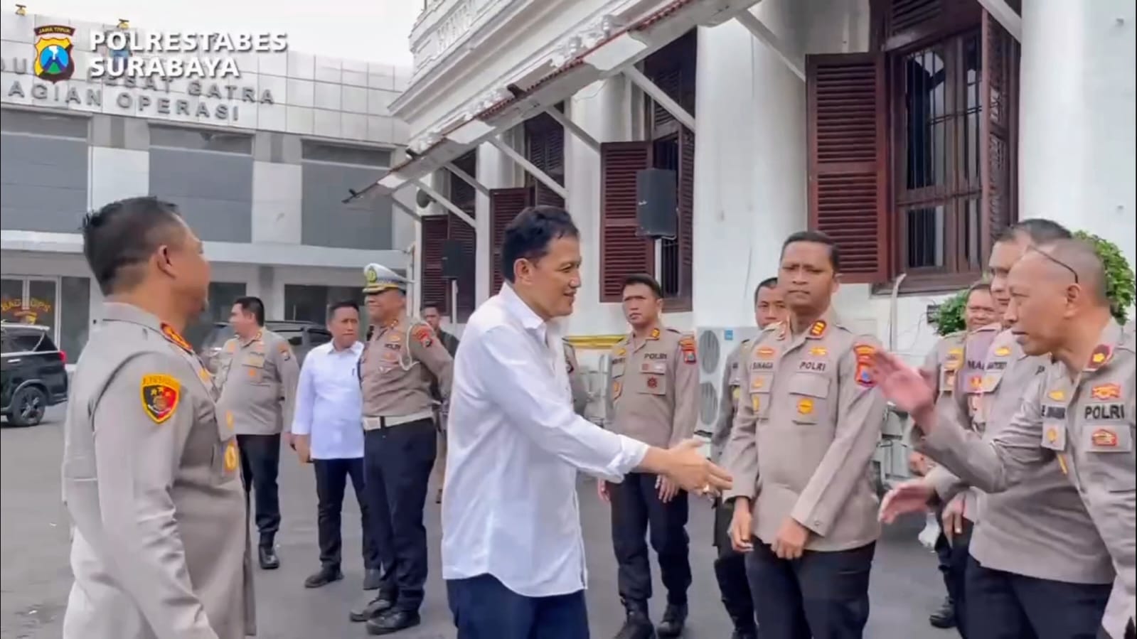 Pangeran Edward Syah Pernong Kunjungi Polrestabes Surabaya, Dorong Profesionalisme Polri