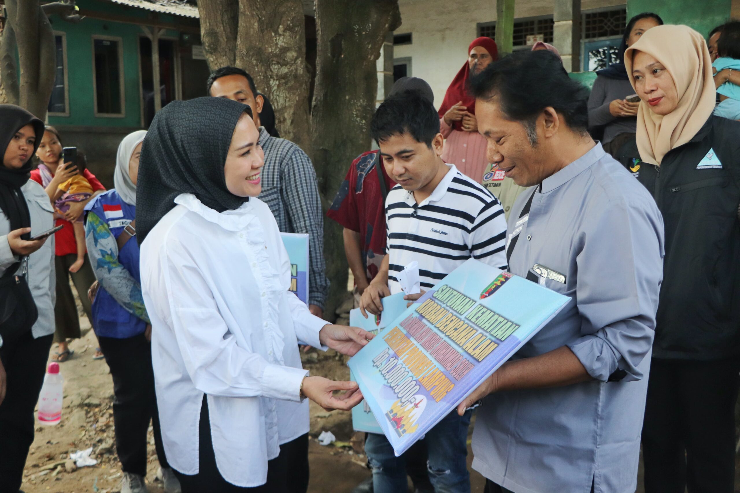 Pemprov Lampung Salurkan Bantuan Sosial untuk Korban Banjir di Way Lunik