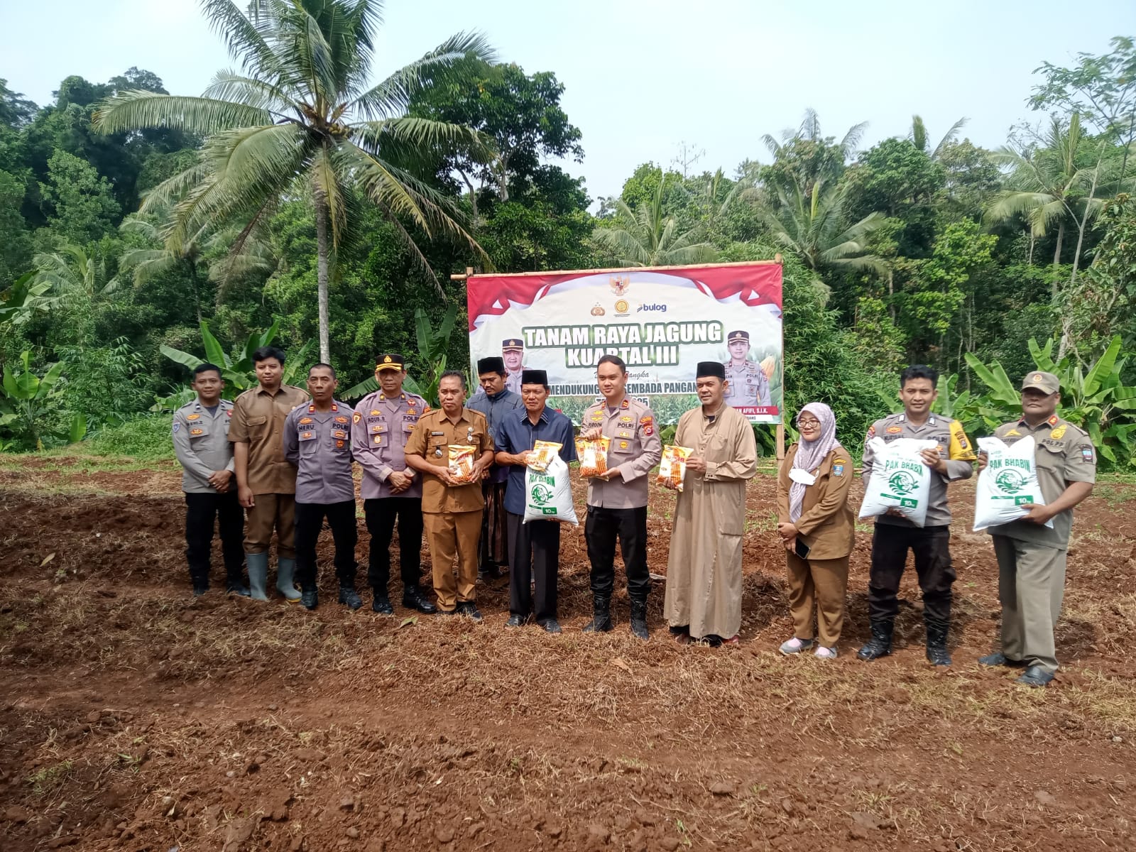 Polres Serang Tanam Jagung di Ponpes Sohibul Muslimun, Dukung Ketahanan Pangan