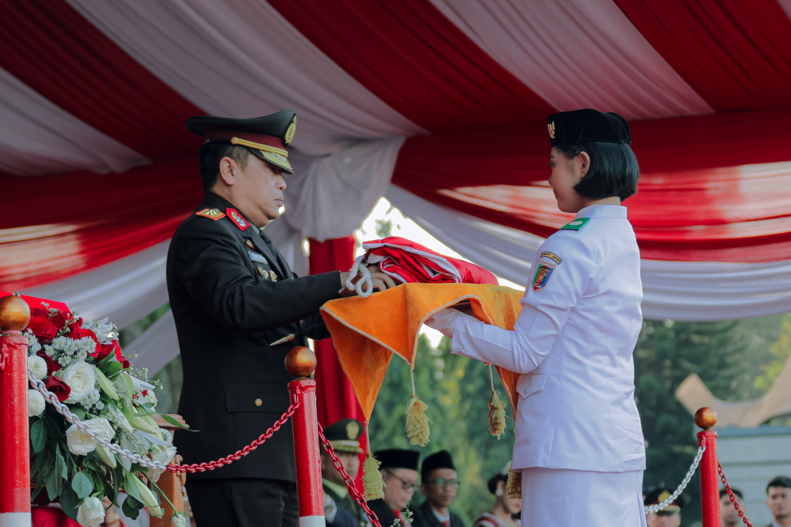 Upacara Penurunan Bendera Merah Putih HUT RI ke-80 Berlangsung Khidmat di Lampung