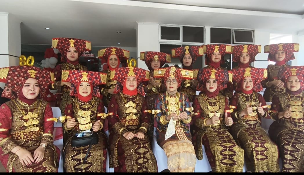 Semarak HUT RI di Bank Lampung, IKBL Tampil Anggun dengan Siger Mighul