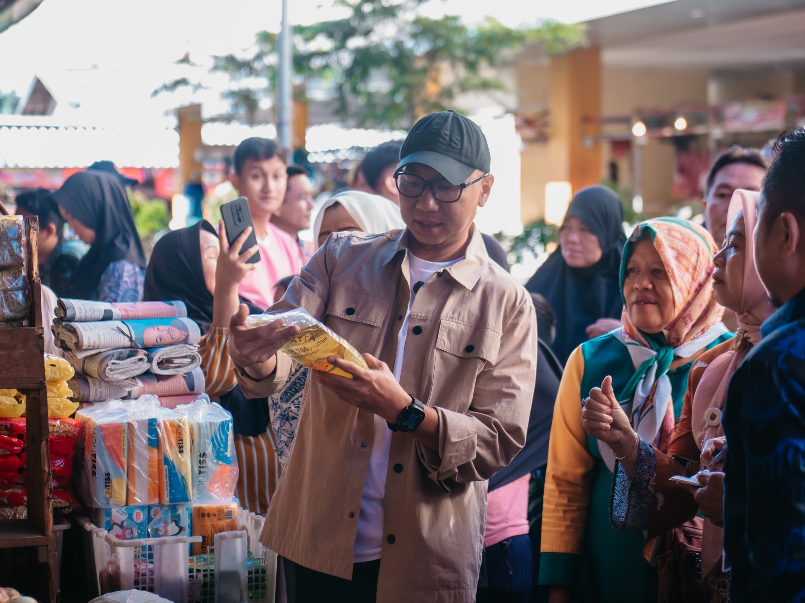 Gubernur Mirza Kaget Harga Minyak Goreng di Pasar Natar Masih di Atas HET