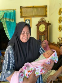 Geger, Bayi Laki Laki Masih Bertali Pusar Dibuang di Depan Warung Warga Punggur