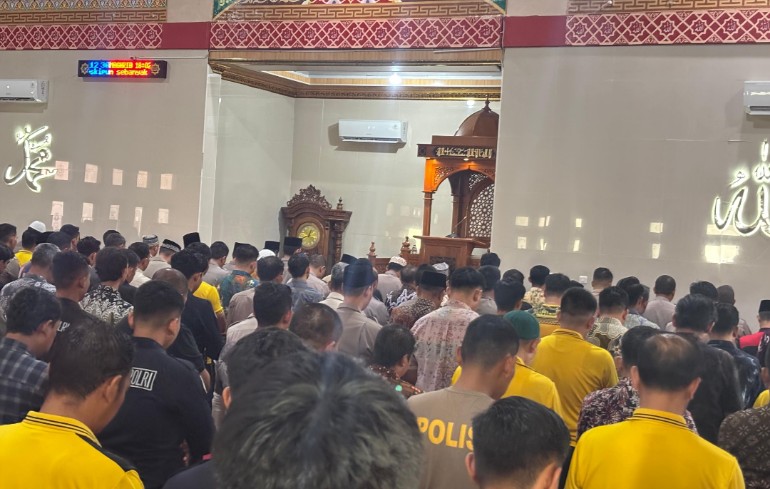 Kapolda Lampung Sampaikan Bela Sungkawa, Personel Polda dan Masyarakat Gelar Sholat Gaib