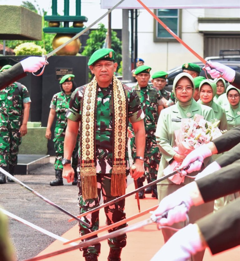 Pangdam XXI/Radin Inten Sampaikan Arahan Perdana, Ajak Prajurit dan PNS Bangun Kebersamaan