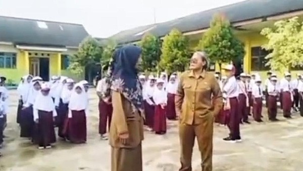 Viral Guru Harmini Ngamuk Ancam Cekik Murid di Pesawaran Vidio Bulan lalu, Sempat ODGJ?
