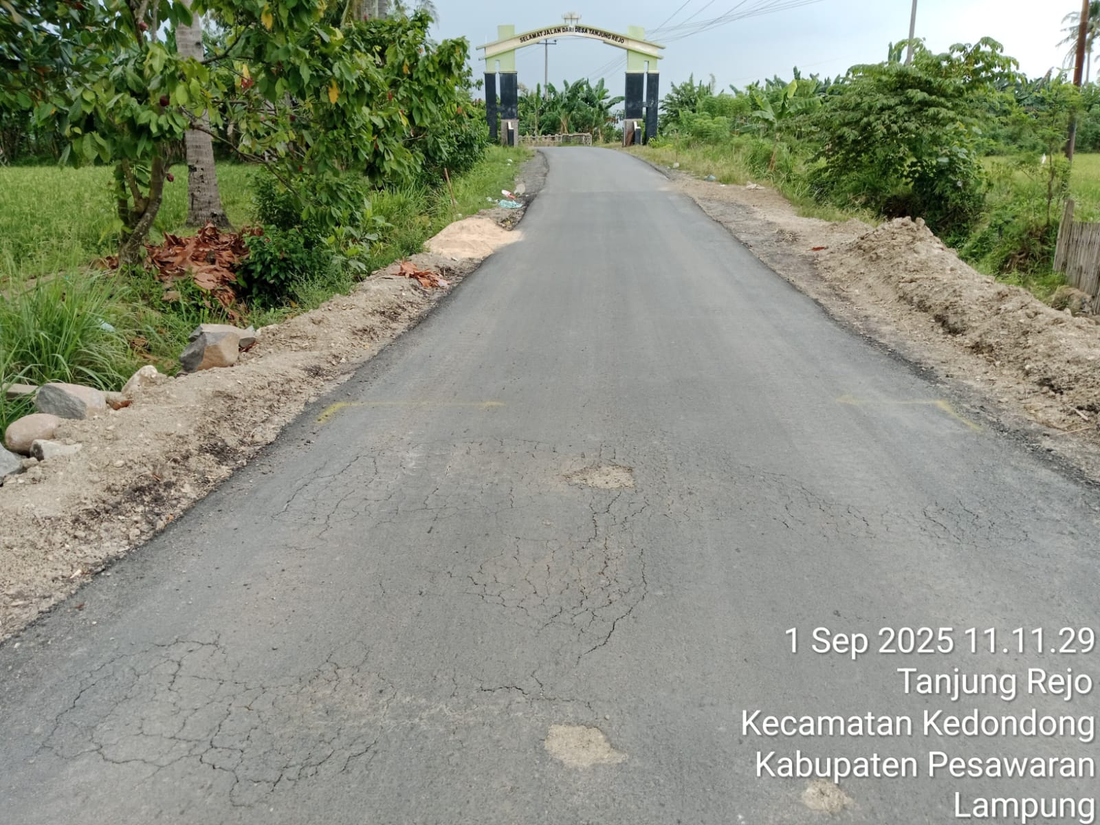 Hotmix Rp11,9 Miliar di Pesawaran Retak, Warga dan Aktivis Soroti Kualitas Proyek