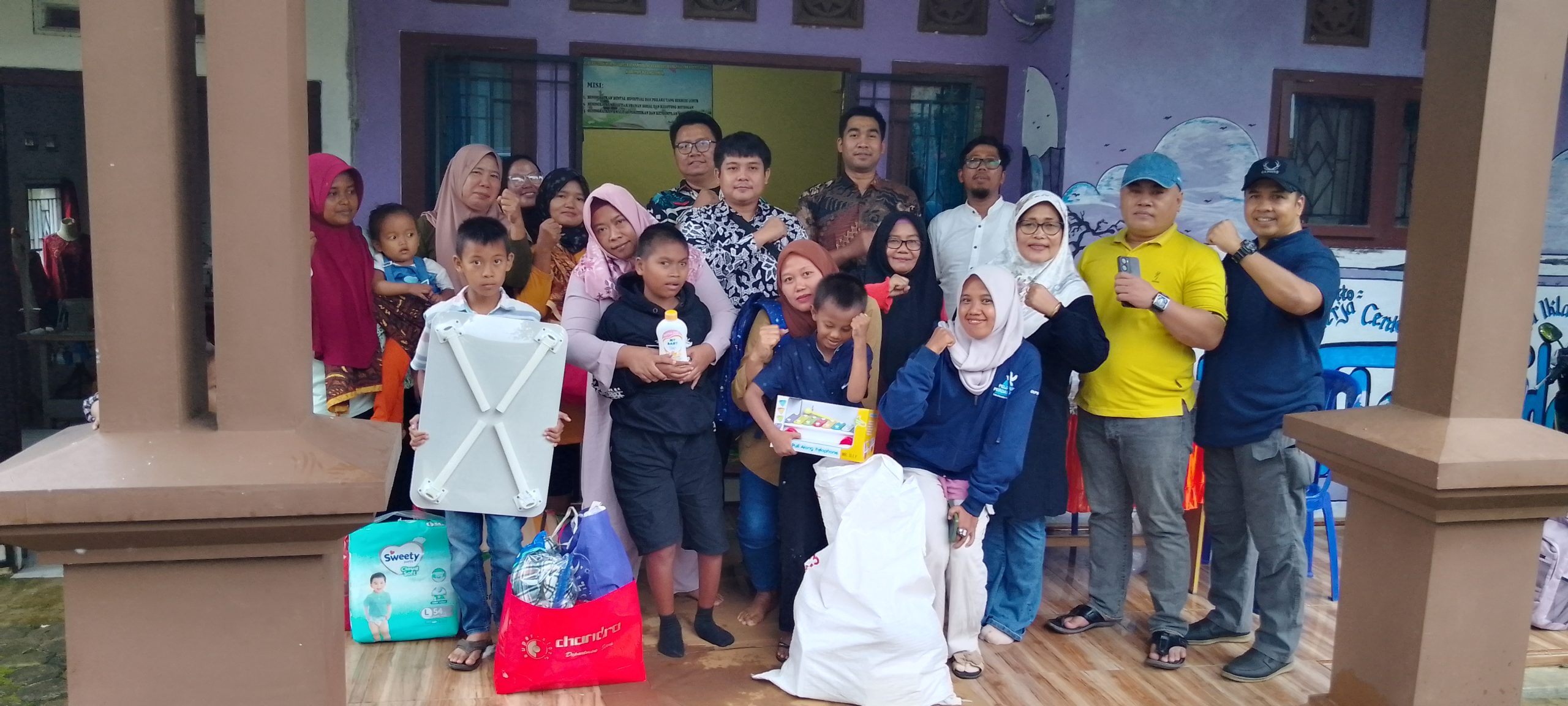 Kemensos Salurkan Bantuan ATENSI untuk 30 Anak Disabilitas di Tanggamus