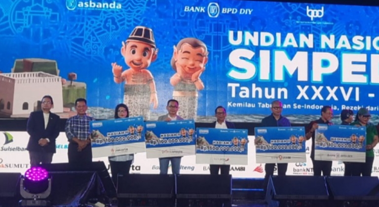 Nasabah Bank Lampung Raih Uang Tunai Rp 100 Juta Undian Simpeda Nasional