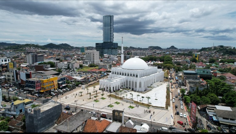 Masjid Al-Bakrie Fiks jadi Ikon Baru, Ibadah Oke, Nongki Halal juga Oke