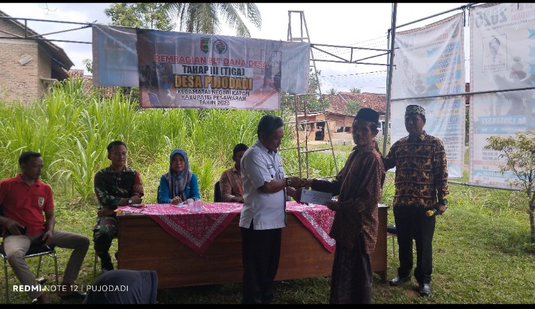 Pemdes Pujodadi Salurkan BLT-DD Tahap Tiga