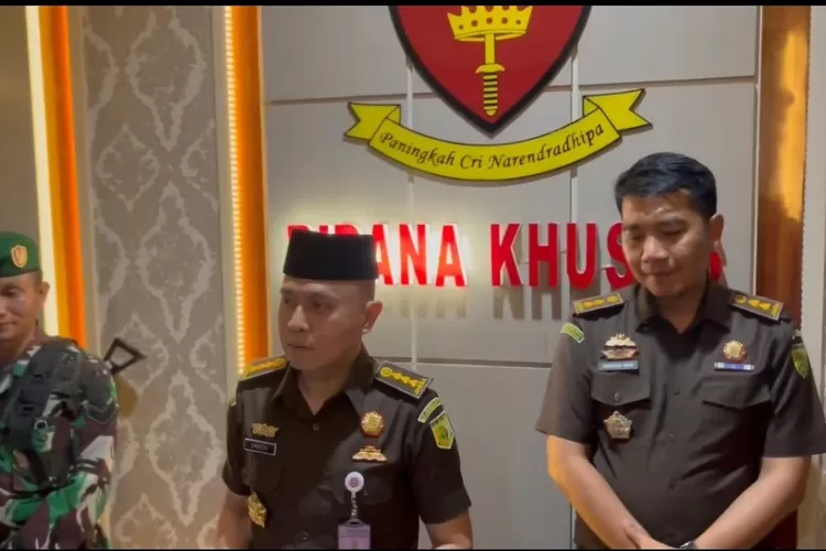 Kejati Tahan Tiga Tesangka Korupsi PT LEB, Yang Lain Menyusul