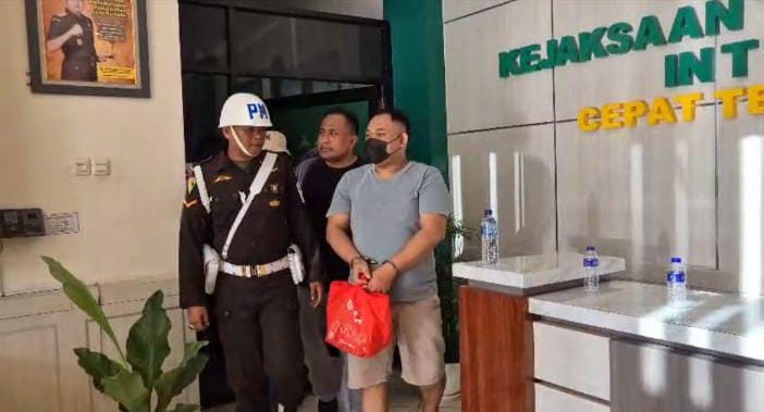 Pernah Viral Melawan Saat Dijemput Paksa Kejari dan Polres, Eks Kades Sutrisna Ditangkap Tim Kejari Lampung