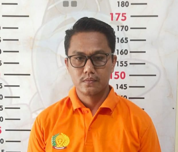 Jadi Tersangka Korupsi Dana Hibah Pilkada 2024 Rp347,7 juta Ketua Bawaslu Mesuji Deden Cahyono Dijembloskan Ke Penjara