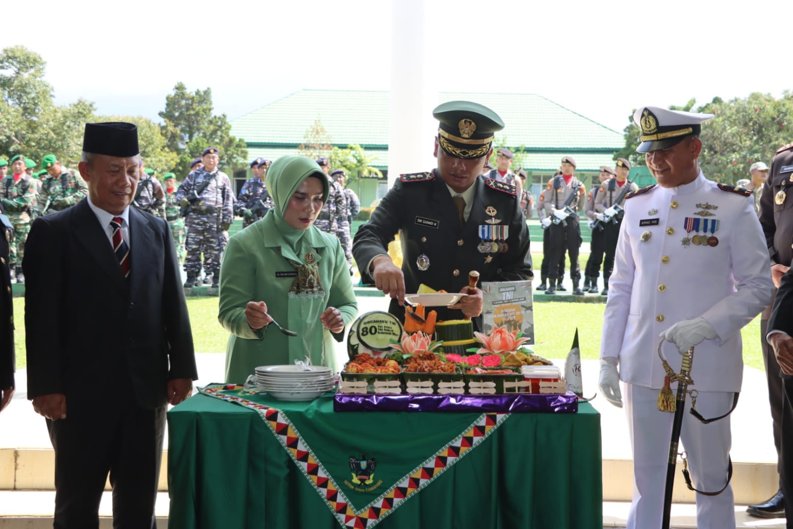 TNI Rayakan HUT ke-80, Kodim 0424/Tanggamus Gelar Pemotongan Tumpeng