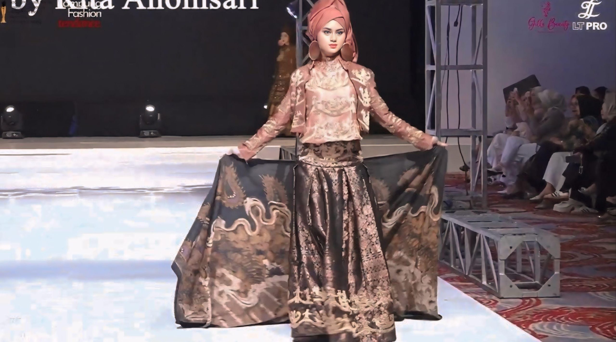 Bikin Mata Terpaku, Begini Penampilan Azzahra di Lampung Fashion Tendance 2025