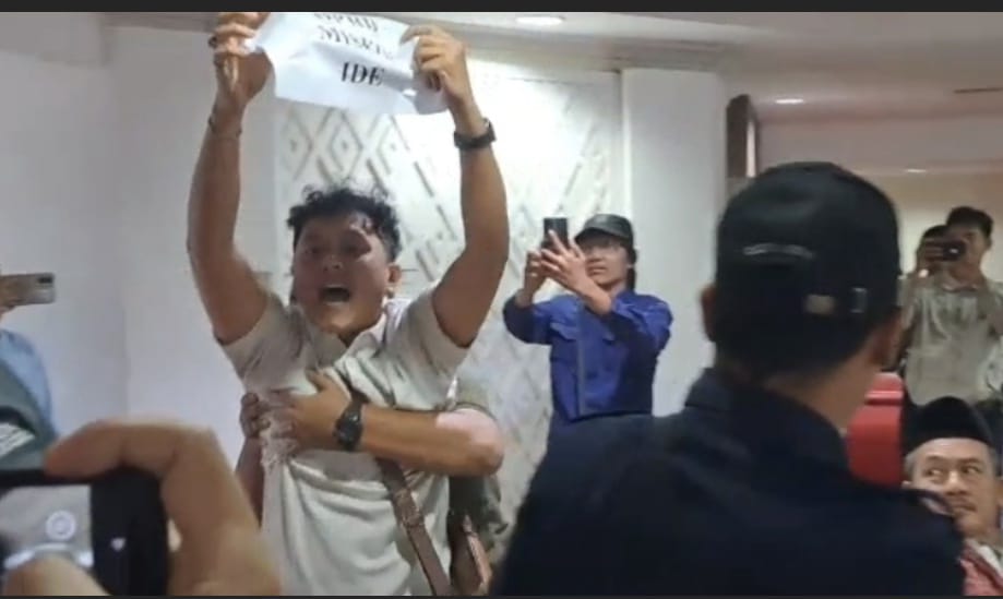 Paripurna HUT ke-393 Kabupaten Tangerang Diwarnai Aksi Protes Mahasiswa