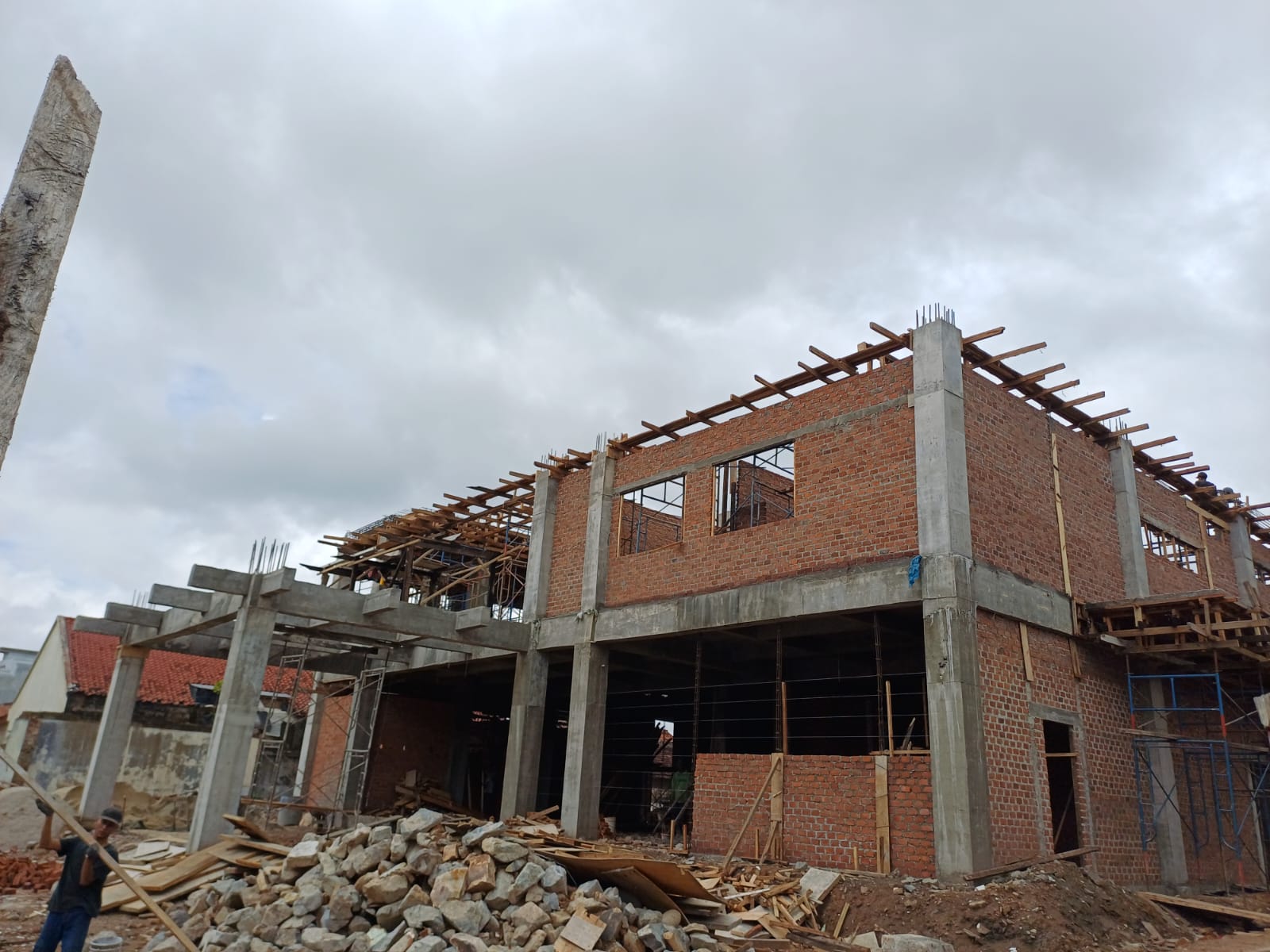 Oknum Ustaz Ngaku Suruhan Bupati Diduga Rajin Tarik Setoran Proyek Labkesda Pringsewu, Rekanan Tekor dan Dinas Bingung?