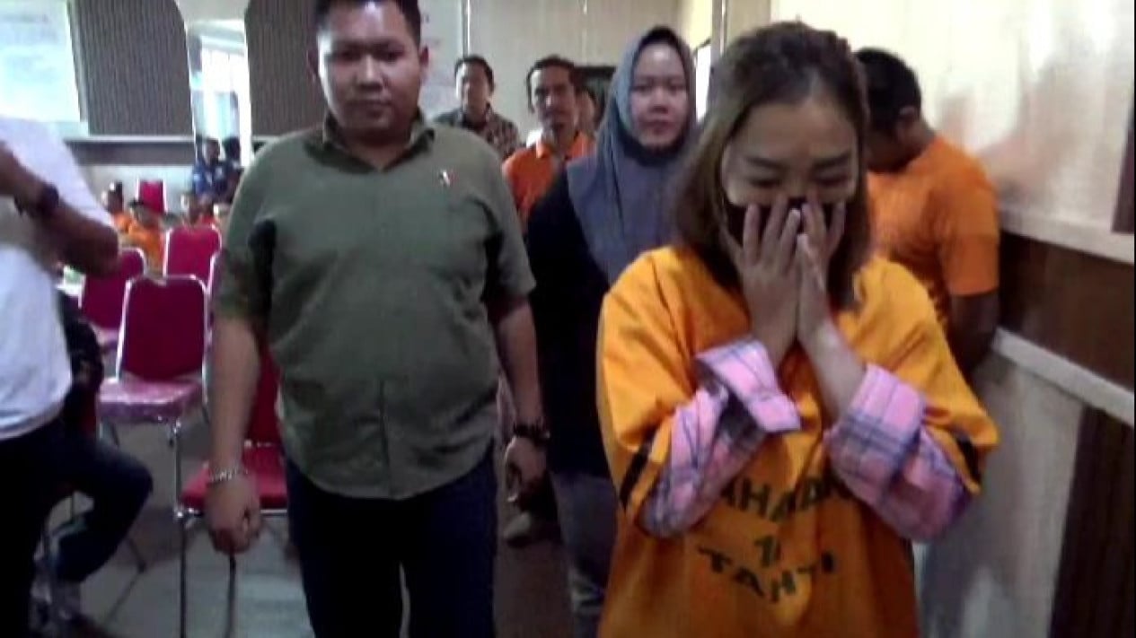 Dua Tahun Diburu Perempuan Asal Sukadana Mutia Purnama Sari Penipu Arisan dan Investasi Bodong Rp1,2 Miliar Ditangkap