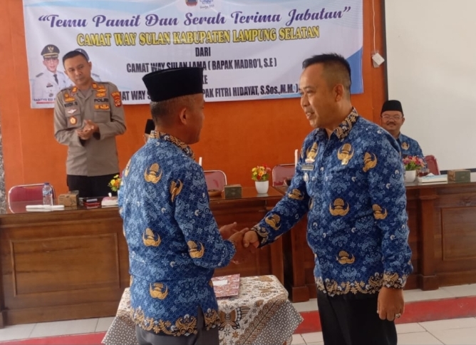 Madroβi Pamit dan Minta Maaf, Ini Pesannya ke Camat Way Sulan yang Baru