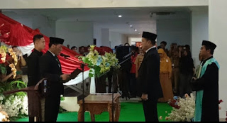 Bupati Pesibar Resmi Lantik Tedi Zadmiko Sebagai Sekda Definitif