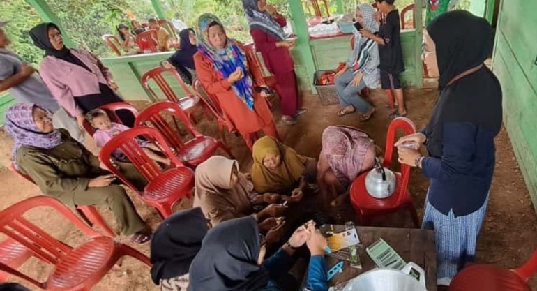 KTH Wono Harjo Padang Cermin Dilatih Mengolah Buah Pala jadi Permen Herbal