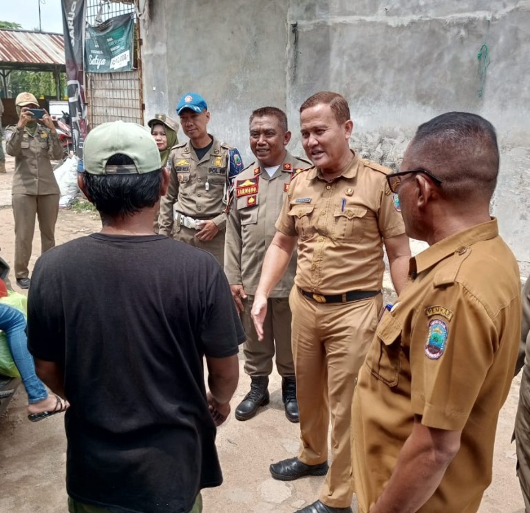 Satpol PP Tinjau Pasar Desa Karang Pucung untuk Pastikan Ketertiban dan Kebersihan