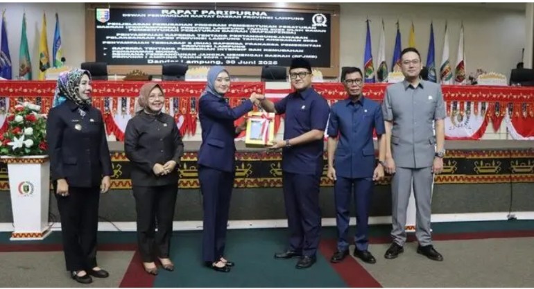 Ketua DPRD Lampung Pimpin Rapat Paripurna PROPEMPERDA Tahun 2025