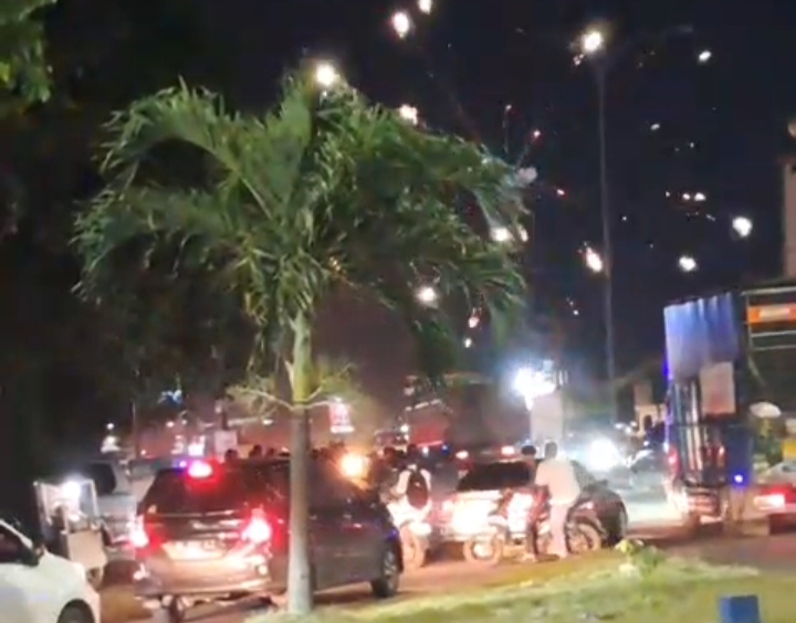 Tawuran Antar Remaja di Jalan Sokarno Hatta dekat Flyover Kalibalok Ada Celurit Hingga Tembak Petasan/