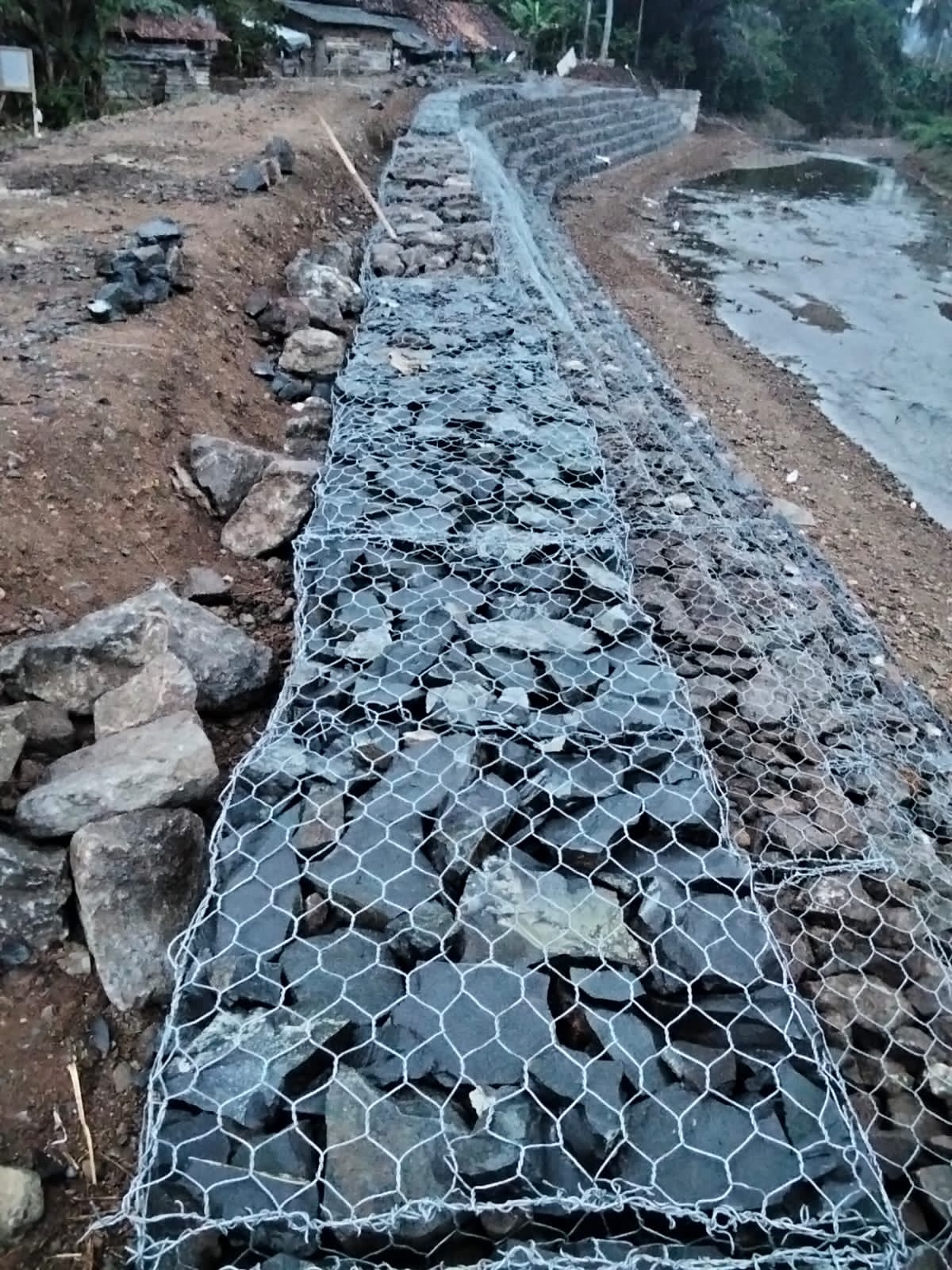 Pelaksana Proyek Tanggul Bronjong Way Manak Tanggamus Sesuai Kualitas Pekerjaan