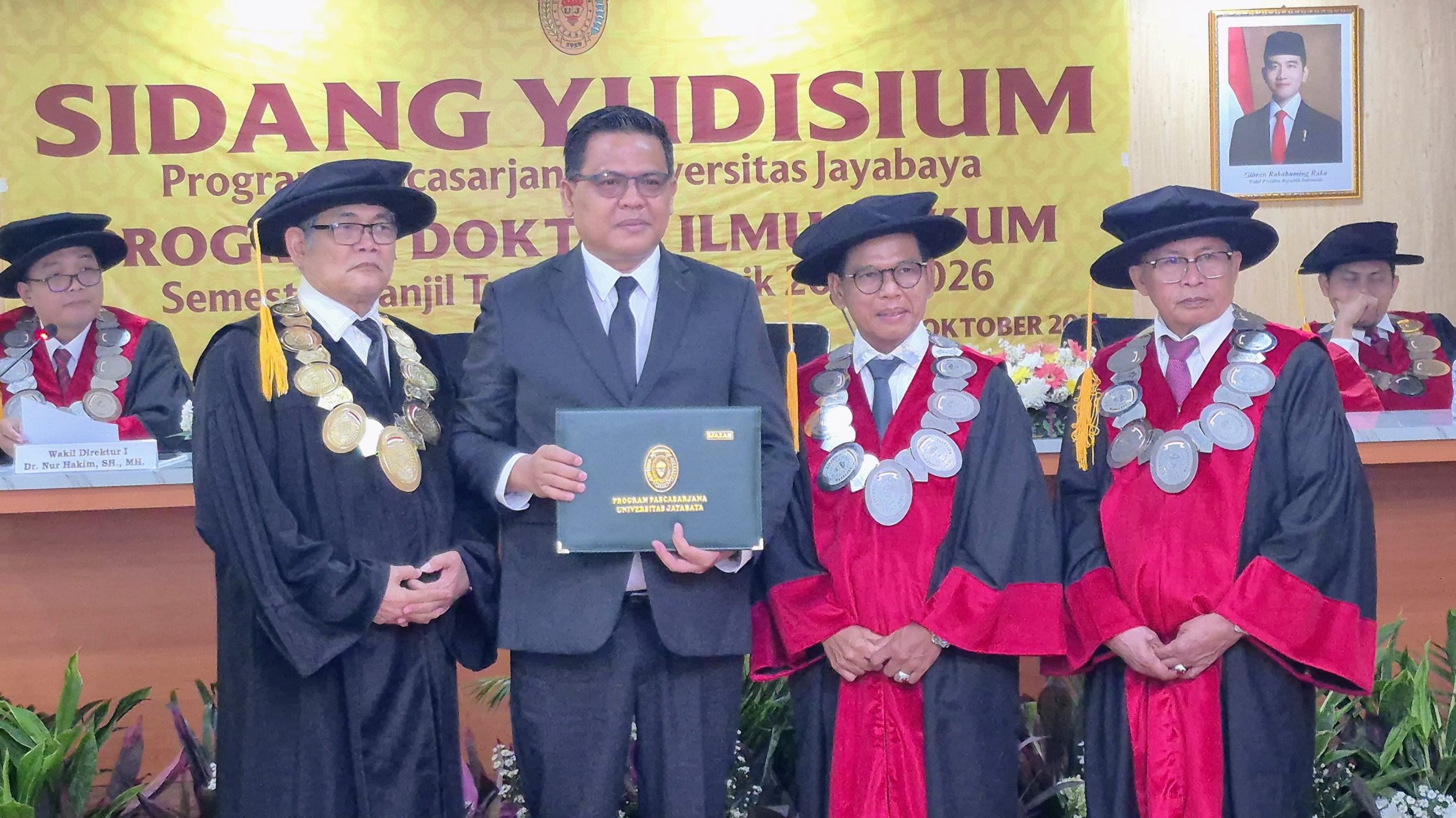 Oking Ganda Miharja Resmi Sandang Gelar Doktor Ilmu Hukum Universitas Jayabaya