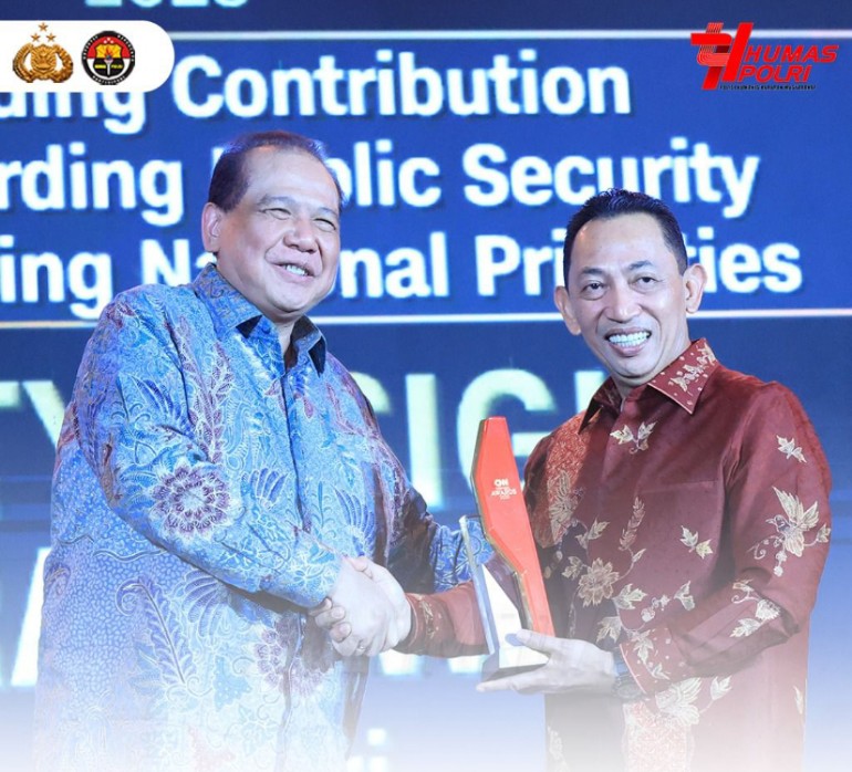 Kapolri Listyo Sigit Terima Penghargaan CNN Indonesia Awards 2025 atas Kepemimpinan dan Transformasi Polri Presisi