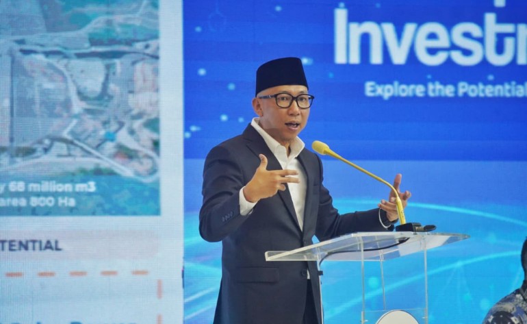 Yigit internetda qizning oyogini yalaydi Yalangoch ayollar porno