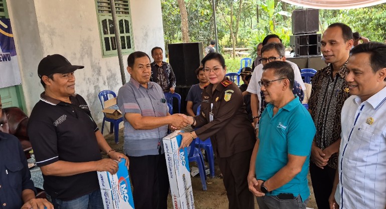 Kejari Pringsewu Fasilitasi Bantuan CSR Perpadi untuk Petani Mitra Adhyaksa