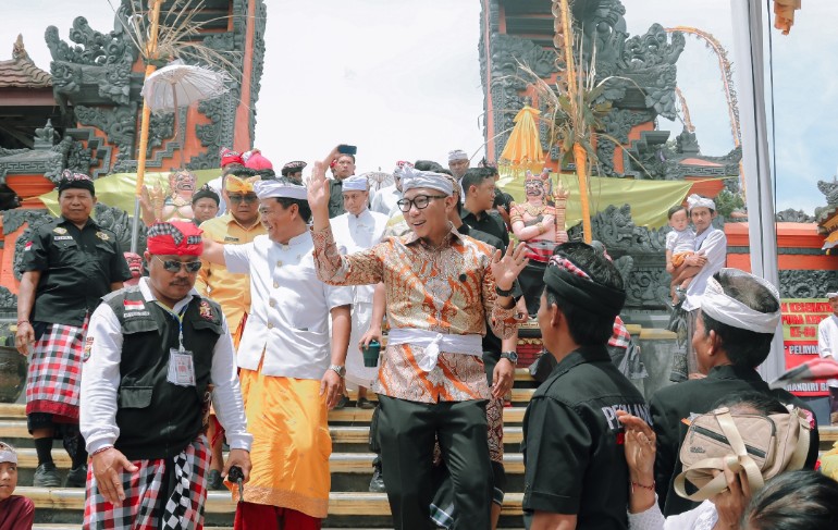 Gubernur Mirza Janji Rangkul Umat Hindu dalam Setiap Langkah Pembangunan Lampung