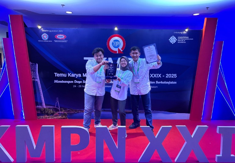 Tim Uptolution PT Hakaaston Ruas Tol Bakter Raih Penghargaan Platinum di Ajang TKMPN XXIX Batam 2025