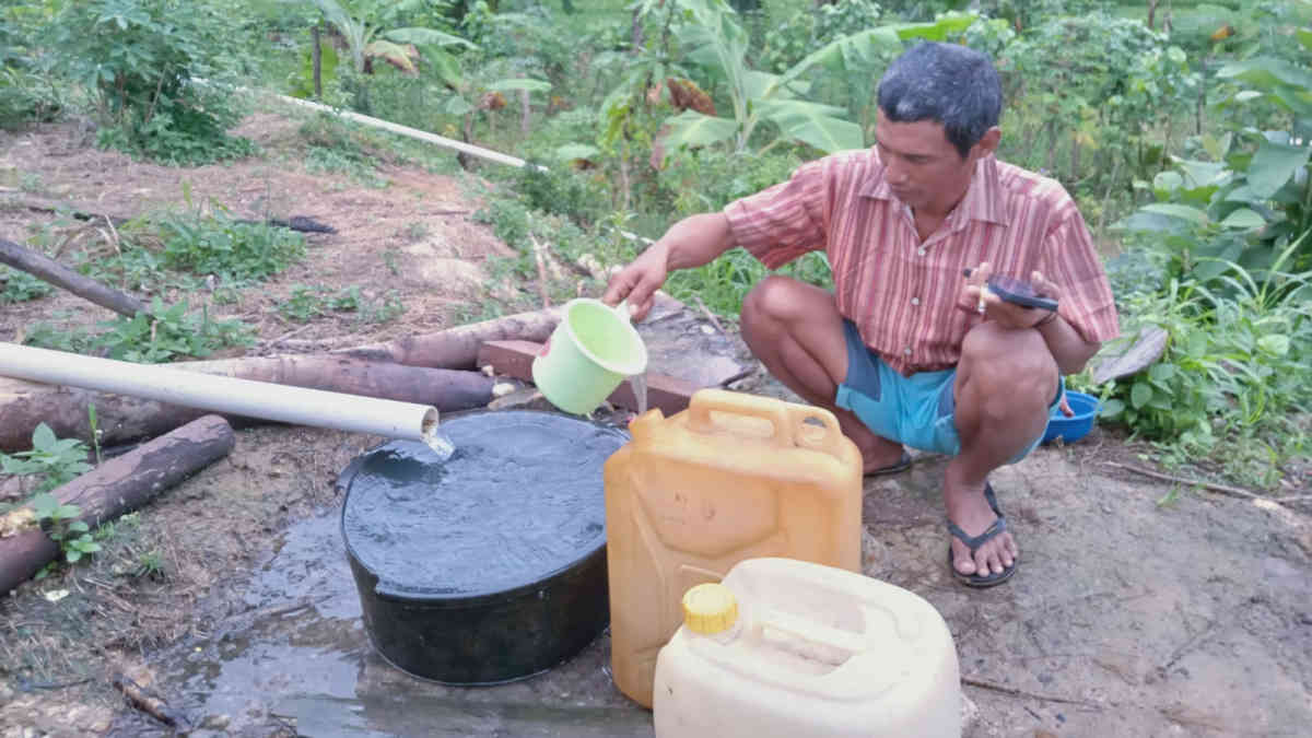 Krisis Air Bersih 2 Tahun di Suka Maju, Warga Terpaksa Tampung Air Gunung untuk Konsumsi