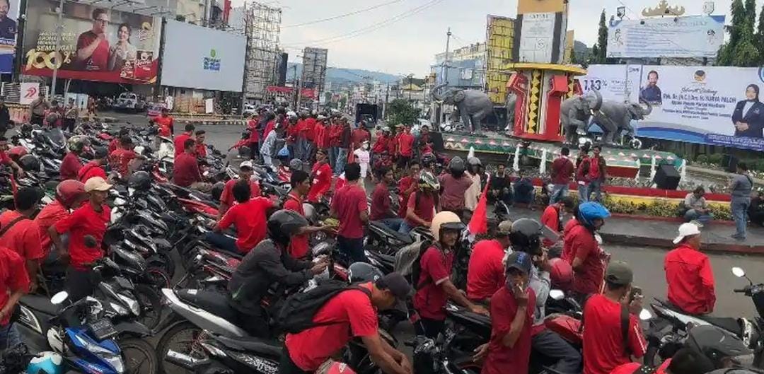 Tuntut Kesejahteraan Ratusan Buruh Desak Pemprov Lampung Naikkan UMP 2026 Sebesar 15 Persen