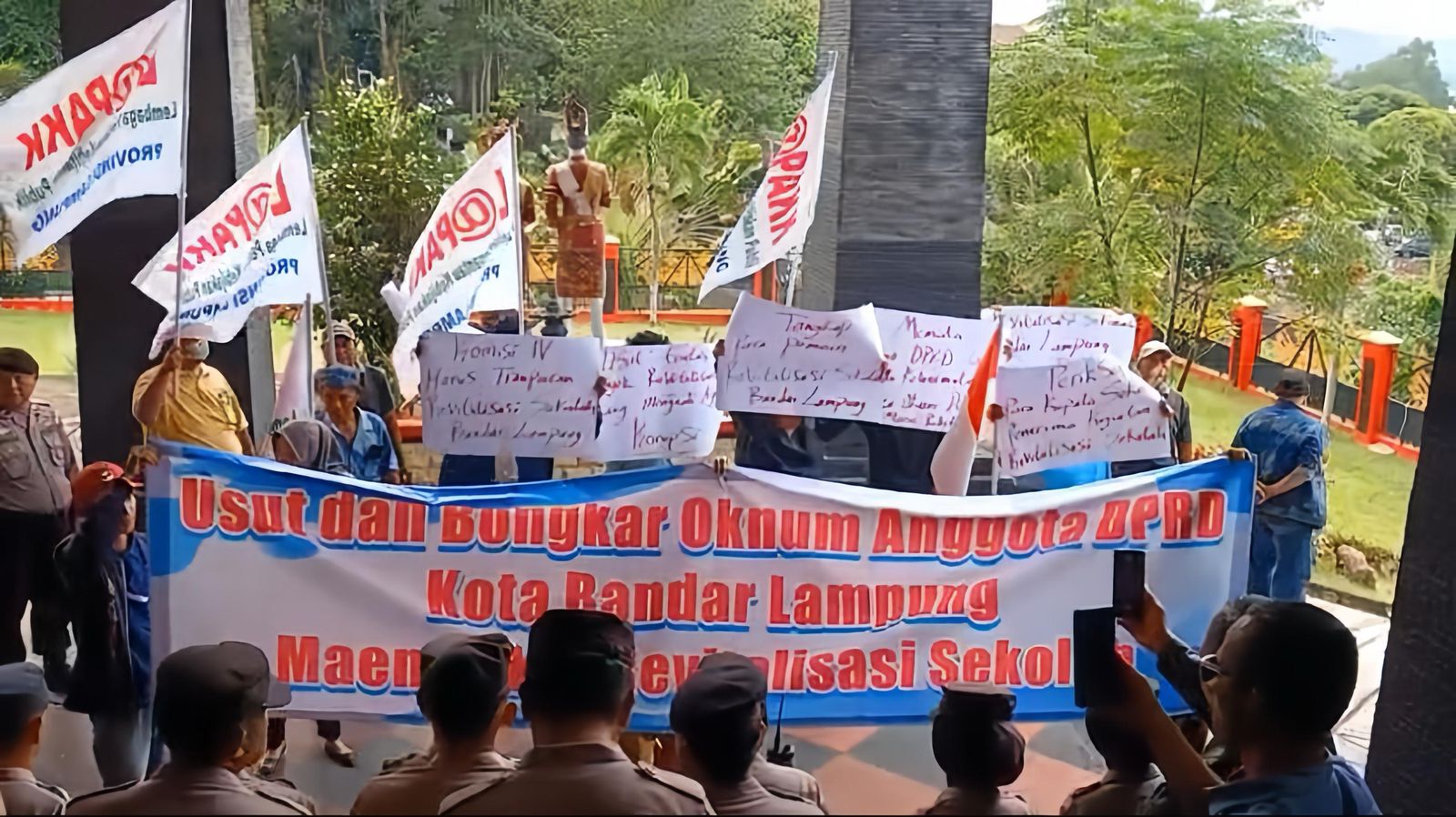 Lapak Desak DPRD Kota Bandar Lampung Bongkar Oknum Anggota Dewan Diduga “Bermain” Proyek Revitalisasi Sekolah